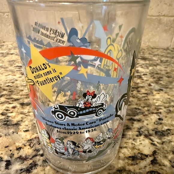 Disney, Coca-Cola and McDonalds Collector Vintage Glasses. Set of 3. - Picture 4 of 6